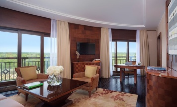 Полулюкс Premier с видом на озеро в Rixos Borovoe