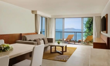 Двухместный люкс Larger Luxury c 1 комнатой oceanfront двуспальная кровать в The Westin Siray Bay Resort & Spa, Phuket