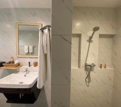 Бунгало с 2 комнатами в Le Petit Saint Tropez