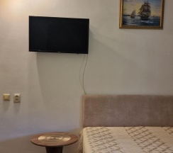 Комната стандарт с 1 односпальной и 1 двуспальной кроватью в Анюта