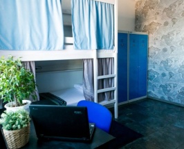 Кровать в четырехместном номере в Maestro Hostel
