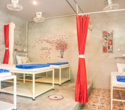 Кровать в общем номере в OYO 617 Tira Hostel chalong Phuket