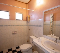 Двухместное бунгало с видом на сад двуспальная кровать в Good Days Lanta Beach Resort