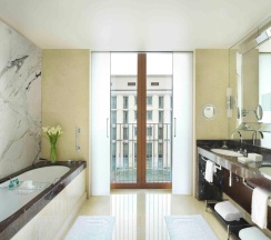 Номер делюкс с 2 односпальными кроватями в Four Seasons Hotel Moscow