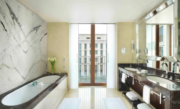 Номер делюкс с 2 односпальными кроватями в Four Seasons Hotel Moscow