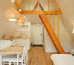 Шале в форме треугольника в Таналтай