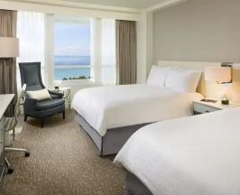 Двухместный номер с видом на океан (2 отдельные кровати) в Fontainebleau Miami Beach
