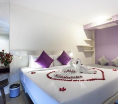 Двухместный номер Deluxe двуспальная кровать в The AIM Patong Hotel