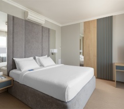 Двухкомнатный люкс с балконом и видом на море (одна кровать 160 см, диван 140 см) 3* в Golden hills