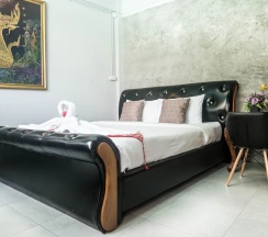 Номер Deluxe с видом на бассейн в Beehive Phuket Old Town - Hostel