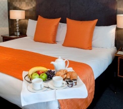 Двухместный номер Deluxe с балконом двуспальная кровать в Cults Hotel