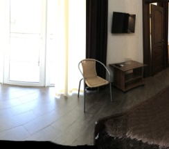 Четырёхместный люкс с 2 комнатами с балконом в Звезда