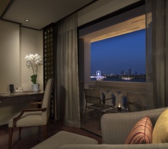 Двухместный номер Riverfront Deluxe (двуспальная кровать) в Anantara Riverside Bangkok Resort