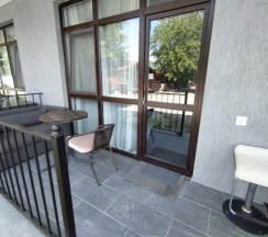 Трёхместный номер Standard с балконом и с красивым видом из окна в Три тополя