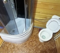 Трехместный номер с 3 односпальными кроватями в Рада