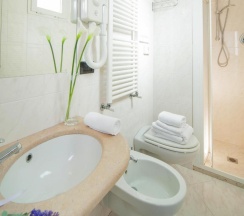Четырёхместный номер Standard в Hotel Levante