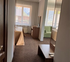 Улучшенный люкс с панорамным видом на горы в Шатун