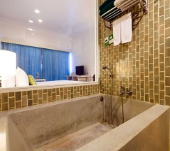 Номер Deluxe с видом на бассейн в The Briza Beach Resort Khaolak