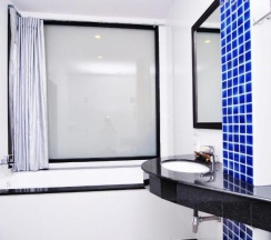 Двухместный номер Deluxe двуспальная кровать в The BluEco Hotel