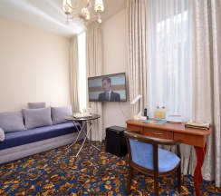 Джуниор сюит, с видом на город в Cronwell Inn Стремянная