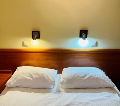 Двухместный двухкомнатный номер I категории "Комфорт" с одной двуспальной кроватью в Фридрихсхофф