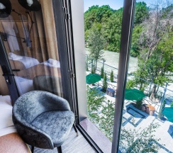 Двухместный номер Standard с красивым видом из окна двуспальная кровать в Hotel River Inn