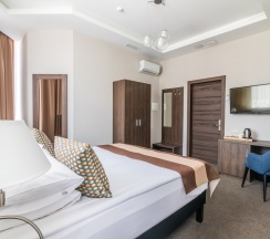 Двухместный номер Стандарт Плюс с видом на город двуспальная кровать в Проспект