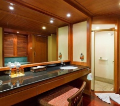Трёхместный люкс Jacuzzi Grand в Diamond Cliff Resort & Spa, Patong Beach