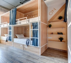 Кровать в 8-ми местном женском номере в Roomy Hostel