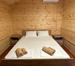 Трёхместный номер Economy с балконом и с красивым видом из окна в Holiday park