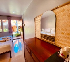 Двухместный номер Standard с видом на сад двуспальная кровать в Baan Kasirin Resort Pattaya Beach