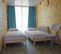 Пятиместный номер Economy с балконом и с красивым видом из окна в Высокий берег