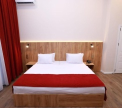 Двухместный номер Deluxe с балконом двуспальная кровать в Malakan Hotel
