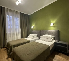 Номер стандарт с 2 односпальными кроватями с балконом в Альпина