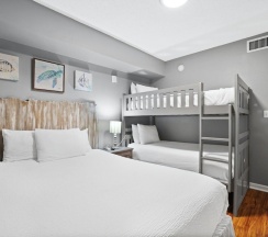 Номер Standard с 2 комнатами с балконом и с видом на океан в Terrace at Pelican Beach Resort by Panhandle Getaways