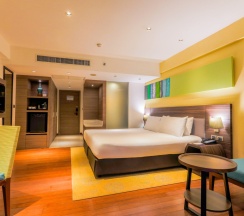 Двухместный номер Standard с балконом (двуспальная кровать) в Отель Holiday Inn Resort Phuket Karon Beach by IHG