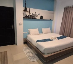Двухместный номер Standard с балконом двуспальная кровать в Hotel The Journey Patong New