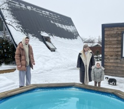 Дом у сосны с горячим уличным бассейном в А-Шалаш