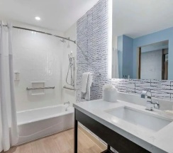 Люкс в Cambria Hotel Austin Downtown