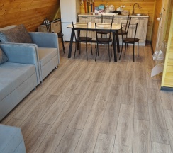 Пятиместное шале с балконом и с красивым видом из окна в Фруктовый Сад