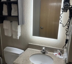 Четырёхместный номер в Super 8 by Wyndham San Antonio Downtown NE