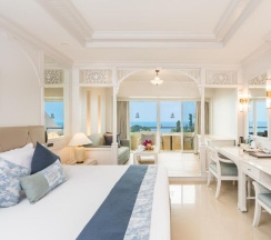 Двухместный люкс Mini Plus с видом на море двуспальная кровать в Royal Cliff Beach Hotel Pattaya