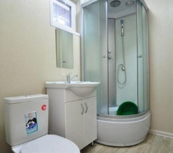 Номер улучшенный семейный с 1 односпальной и 1 двуспальной кроватью в Villa na peske