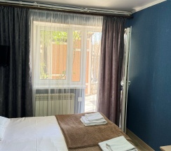 Четырех местный номер с удобствами на этаже в Кипарис