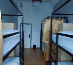 Верхнее место в женском 6-местном номере №412 в Bla Bla Hostel