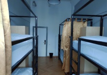 Верхнее место в женском 6-местном номере №412 в Bla Bla Hostel