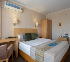 Двухместный номер Standard двуспальная кровать в Club Hotel Dostuk