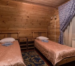 Шестиместный коттедж Богатырский с балконом в Ателика Улиткино