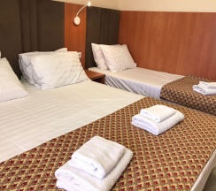 Номер стандарт с 1 односпальной и 1 двуспальной кроватью в Спарта