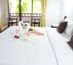 Двухместный номер Standard с видом на бассейн двуспальная кровать в Lamai Inn 99 Bungalows